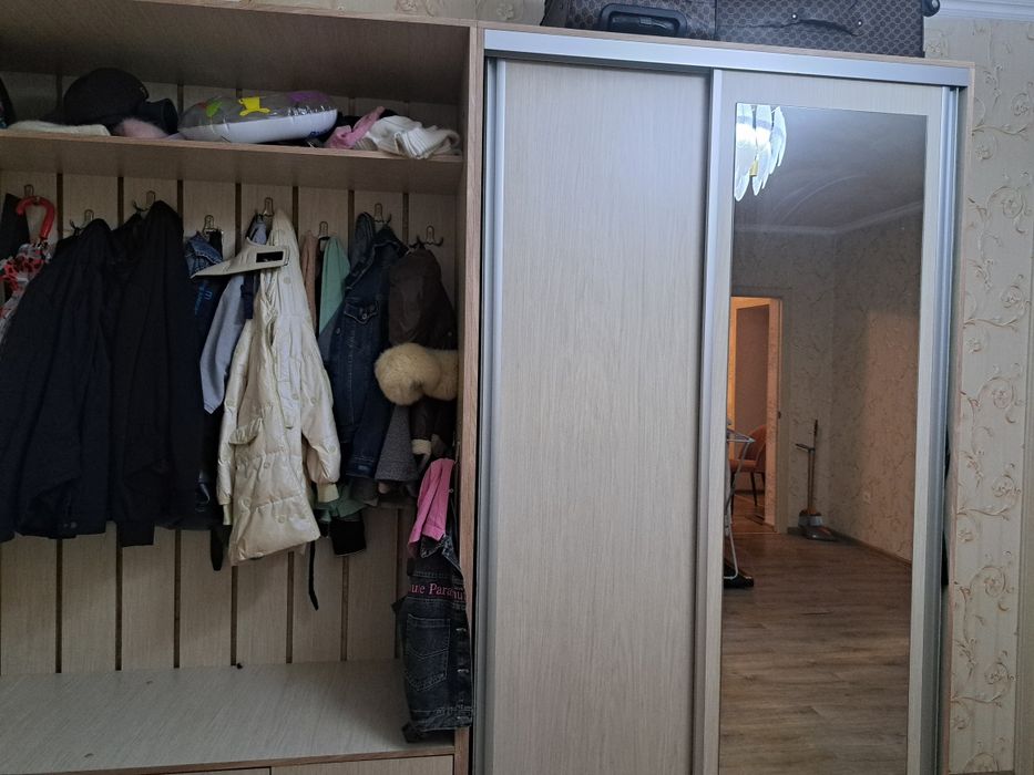 Продам шкаф для прихожей