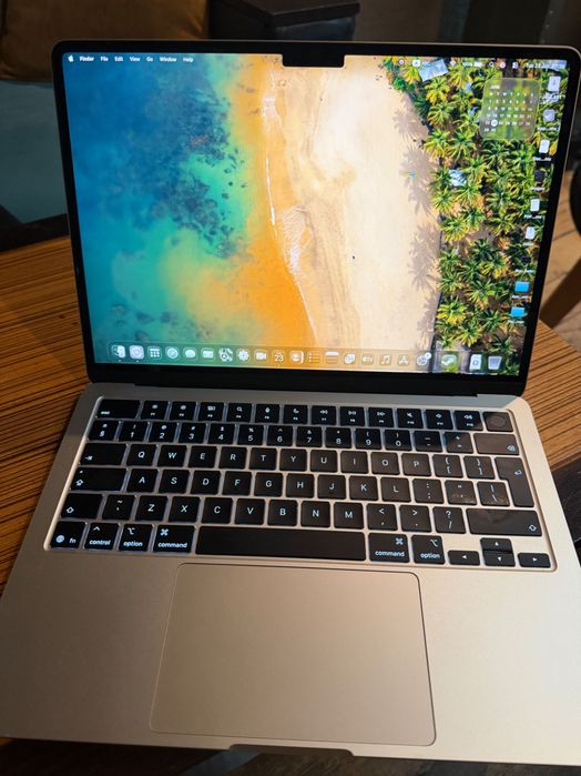 Apple MacBook Air 13” M4 (2025) 16GB/256GB Starlight КАТО НОВ
