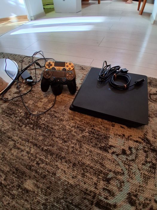 Vand ps4 in stare foarte buna.