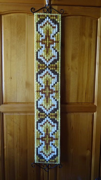 Пана декорация, ръчна изработка от вълнени конци и орнаменти