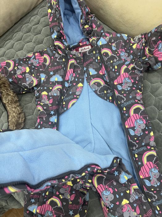 Продам зимний комбинезон для девочки