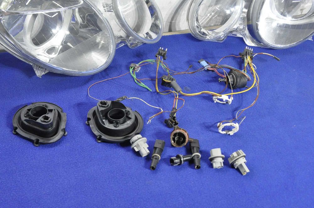 Стекло фары Mercedes-Benz E-Class 2002 W211