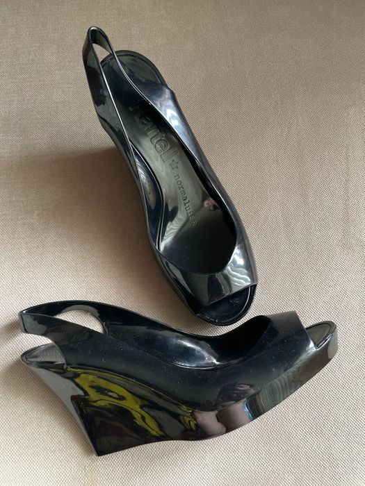 Нови италиянски силиконови сандали на платформа Kartell