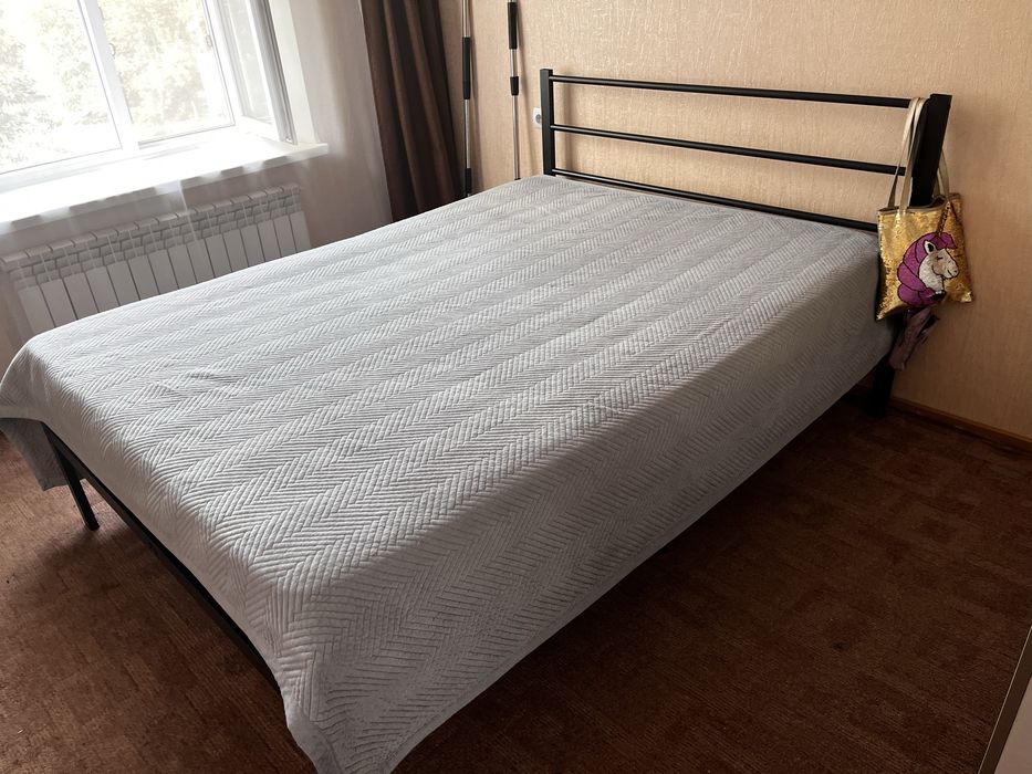 Продам кровать с матрасом