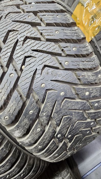 Продам комплект шин 285/60/18