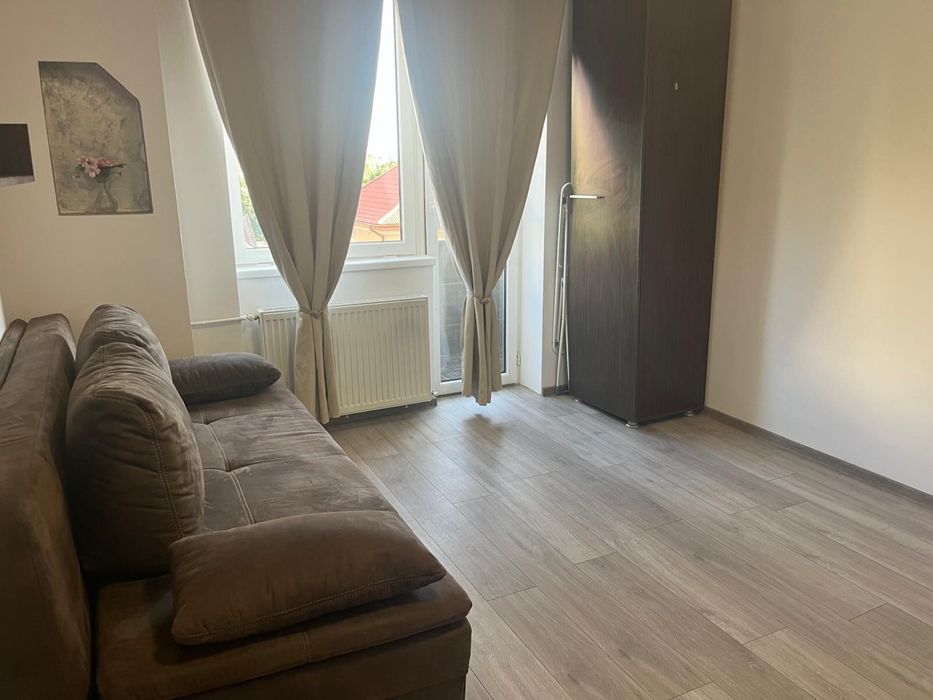 Inchiriez apartament cu o camera zona complex