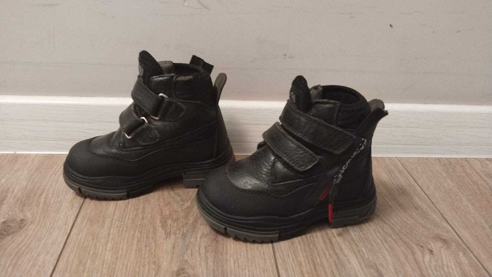 Обувь (фирма Tiflani) зимняя для мальчиков, в отл.сост., размер 26