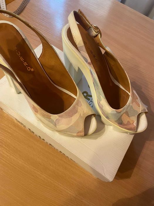 Босоножки кожаные 39 размер