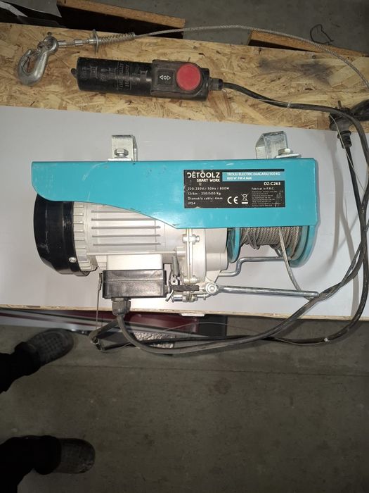 Troliu electric in stare bună de funcționare