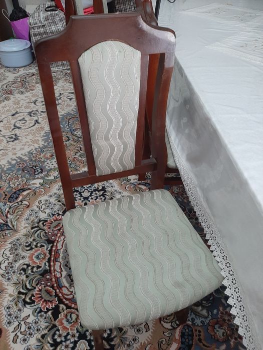 Стол и стулья  дерево