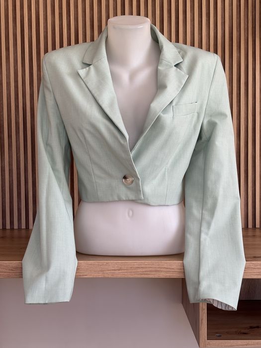 Късо сако подходящо и за ежедневна употреба