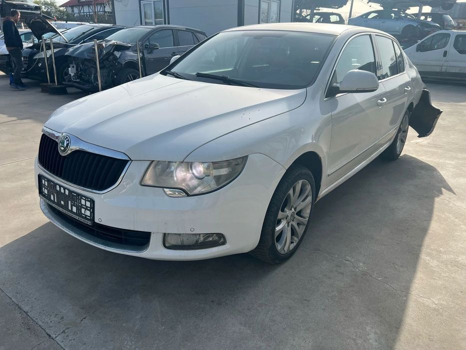 fata completa :capota,far xenon,bara,trager ,aripa skoda superb 2