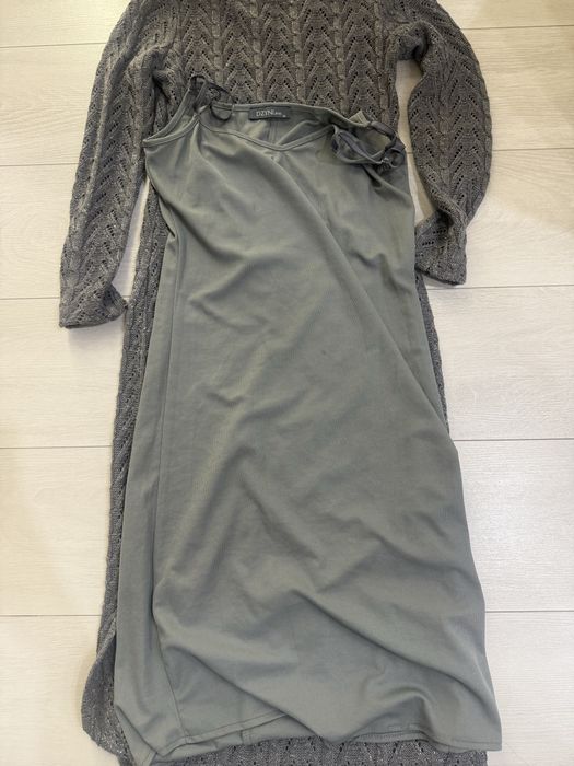 Серое вязаное платье