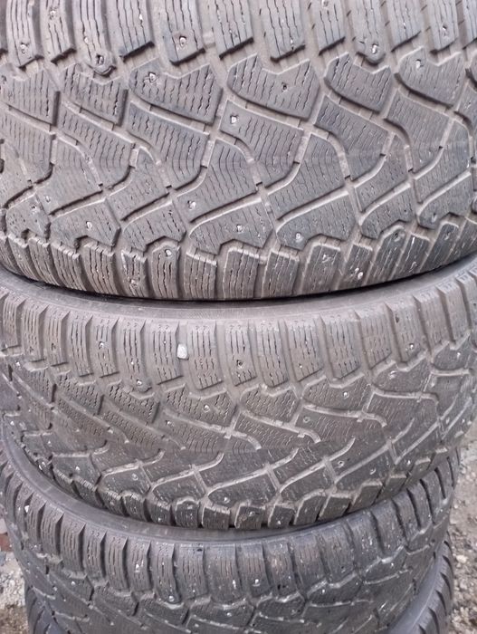 Продаются шины для автомобилея.
