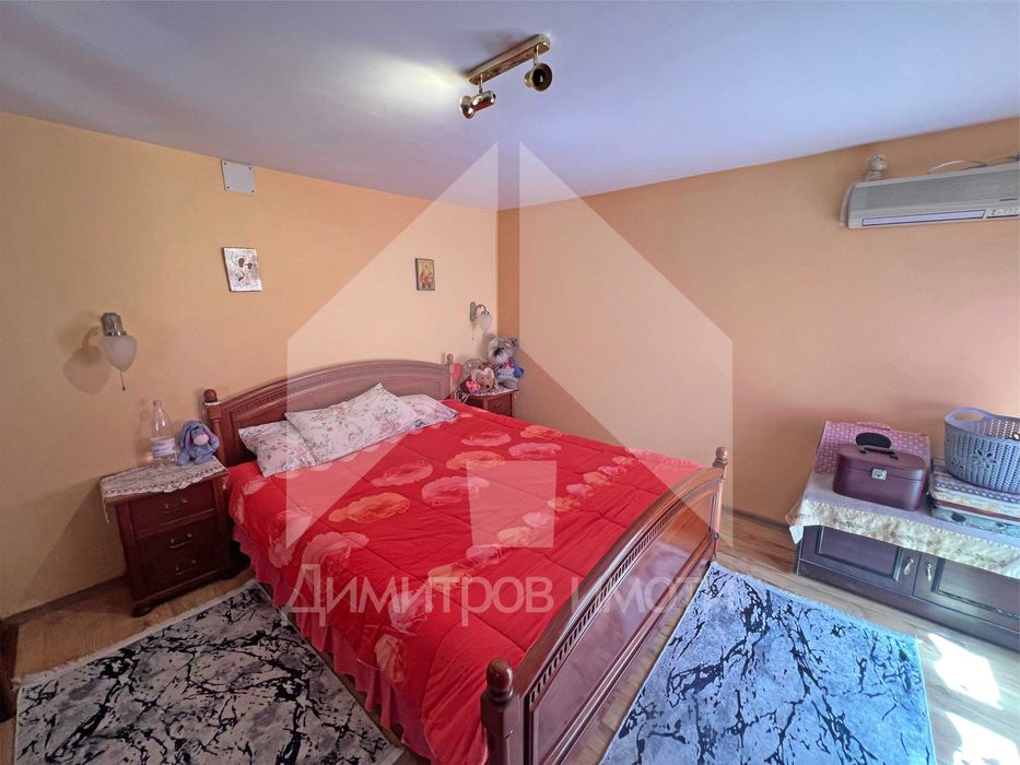 Продава еднофамилна, тухлена къща с 2 ДКА двор на 70 км от Варна.