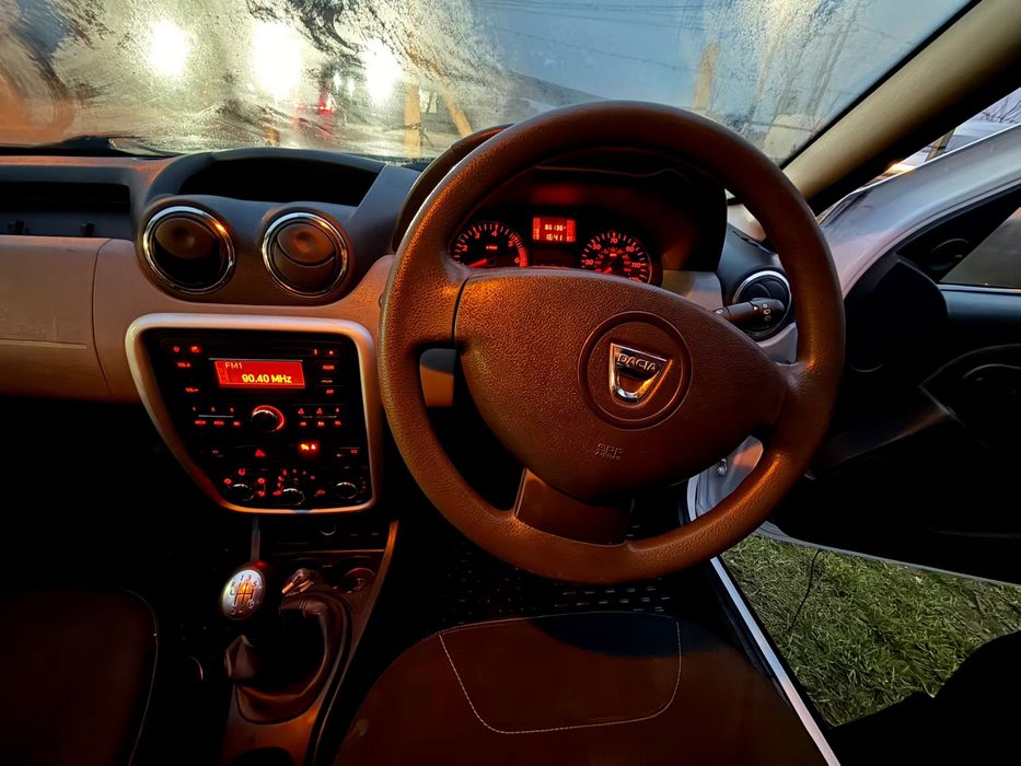 Dacia Duster motor 1.5 Diesel Volan dreapta 80000 Mile