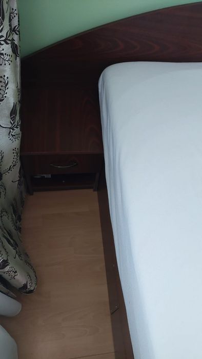 De vanzare comoda si 2 noptiere