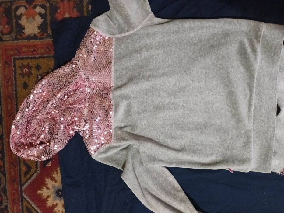 Продам 2 спортивных костюма на девочку