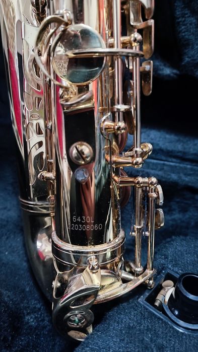 Vând saxofon parrot