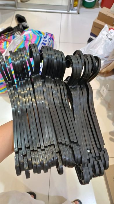 Продам вешалки 220 штук