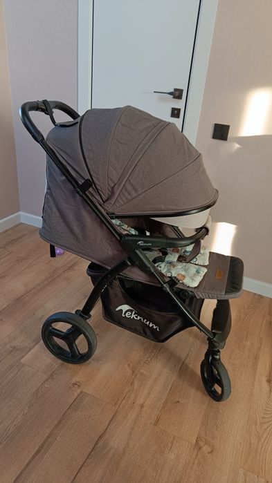 Продам две прогулочные коляски Teknum и Ining bany
