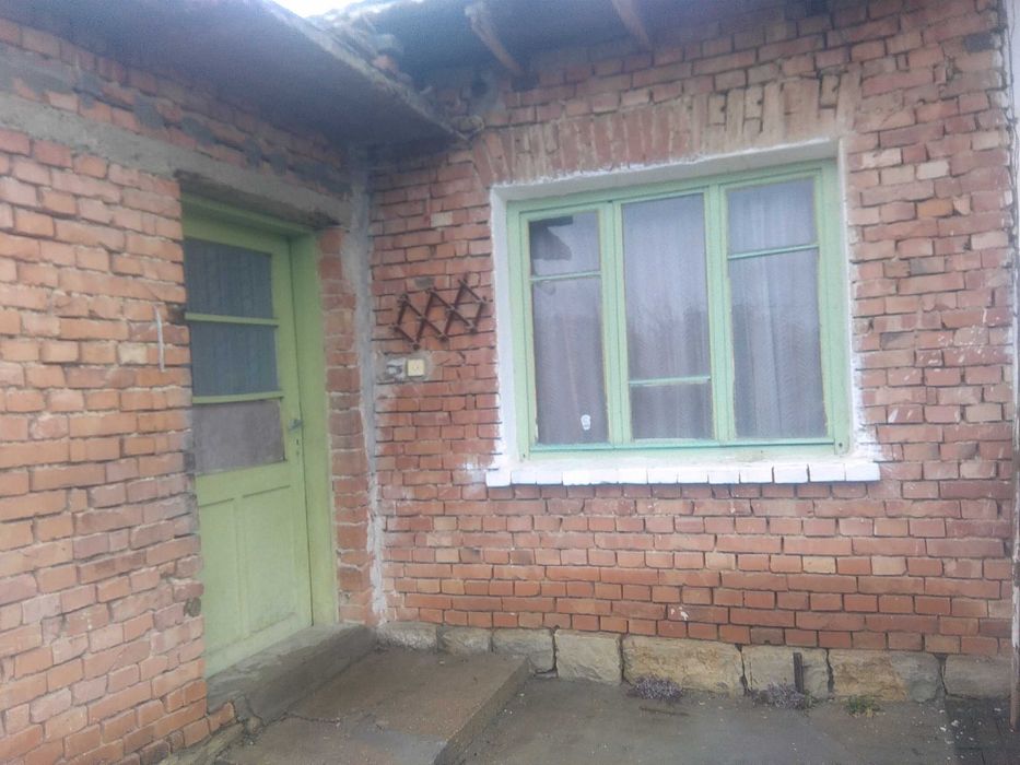 Къща с градина и двор