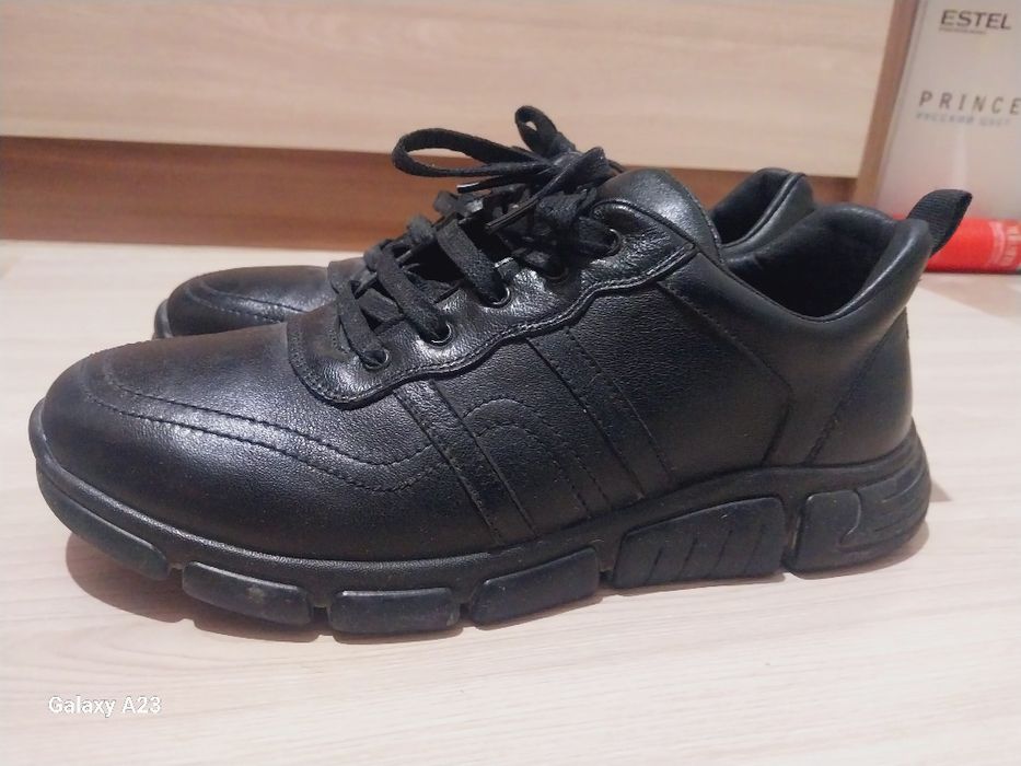 Продам обувь не дорого 10000тг