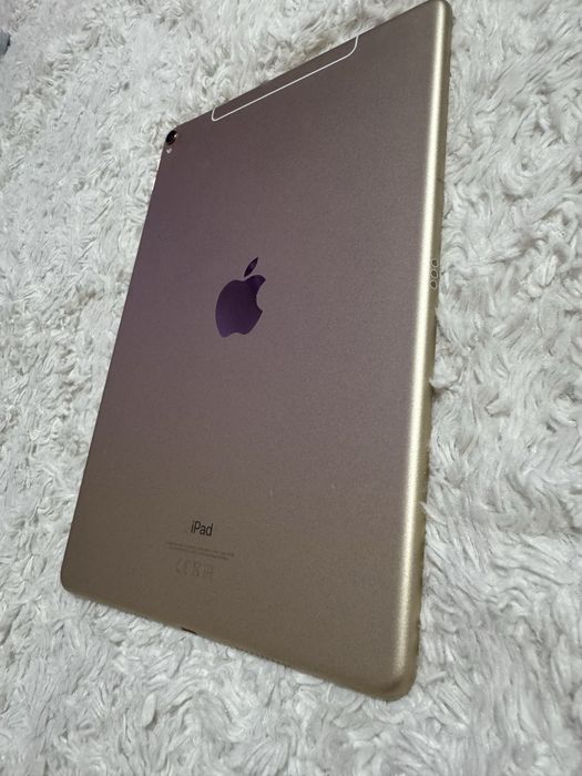 Vand Ipad pro 10.5 inch 256 GB si Apple Pen 1 gen