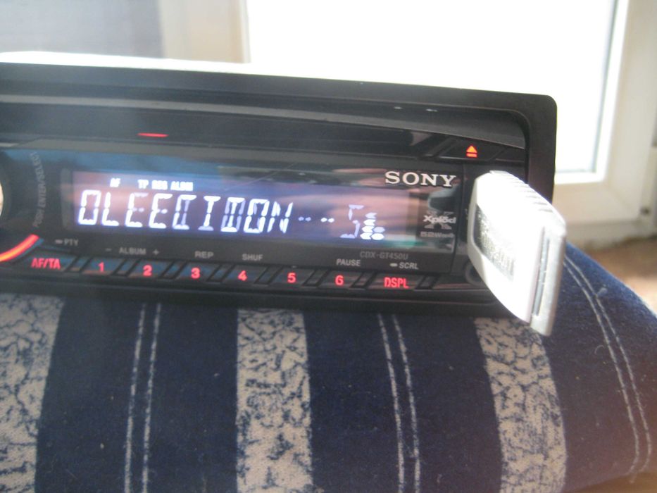 Продавам Sony CDX-GT450U 52WХ4