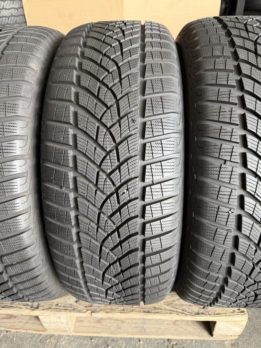 4 anvelope iarna 225/50/18 Goodyear Runflat ca noi!