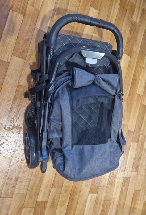 Коляска и манеж с матрасом.