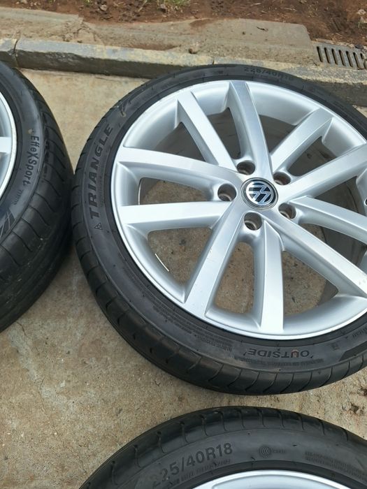 Оригинални алуминиеви джанти Vw 18 цола 5х112 летни гуми  225/40/18