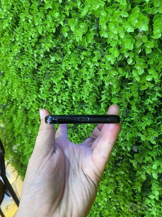 S21 Ultra (Black) 12GB/256GB Xolati Oʻrta Imei Oʻtgan Sotiladi.