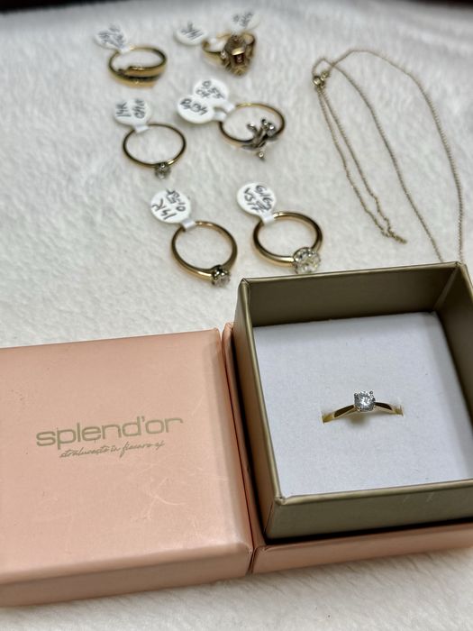 Bijuterii elegante din aur cu diamante si pietre naturale