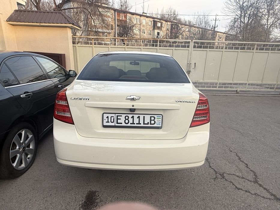 Lasitti 2010 yil qaymoq rang