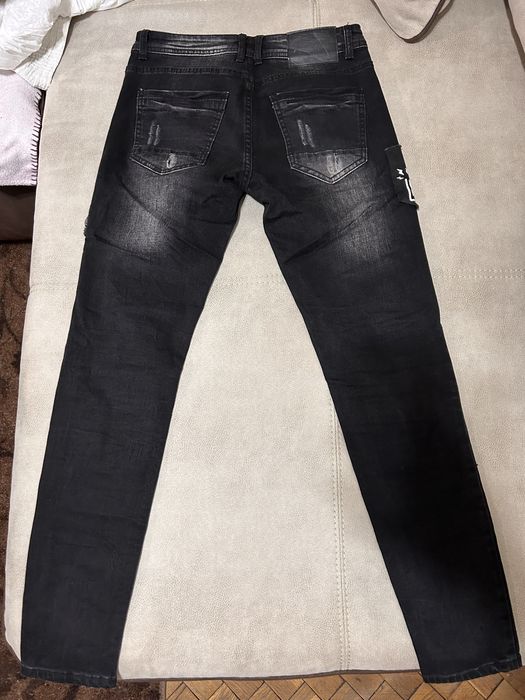 Продавам 2 чифта мъжки дънки