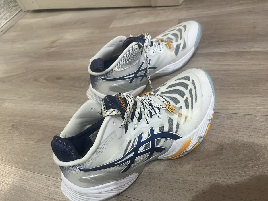 Продам кроссовки для волейбола