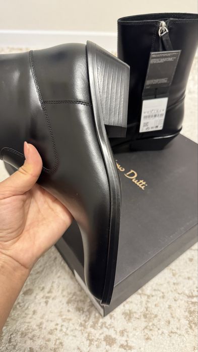 Кожаные ботинки-казаки от Massimo Dutti