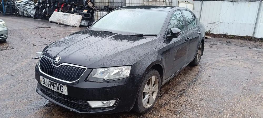 Dezmembrari / Dezmembrez Skoda Octavia 3 (5E3)  2.0 TDI CRMB cutie viteze manuala cod culoare LF9R