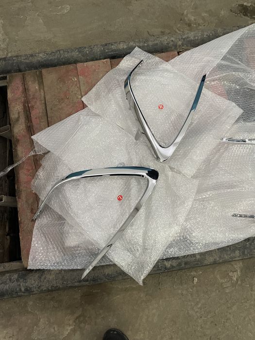 Хром накладки / молдинги на передний бампер камри 75