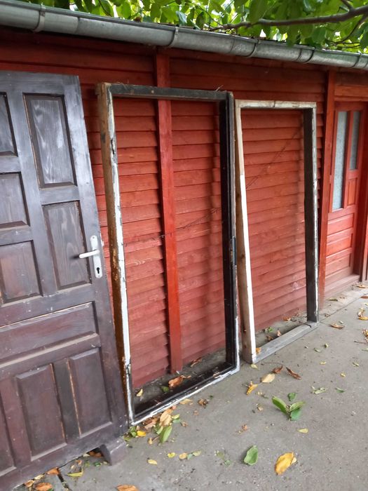 Vand 1 usa de lemn stare foarte buna cu tot cu toc