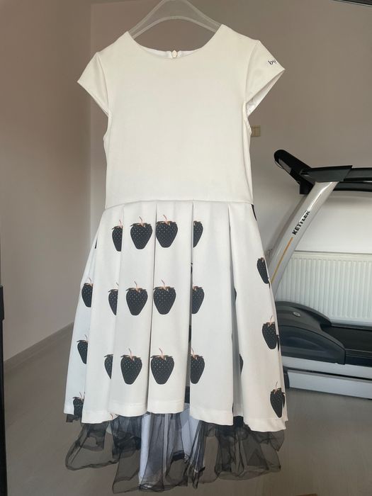 Детска рокля с ягоди