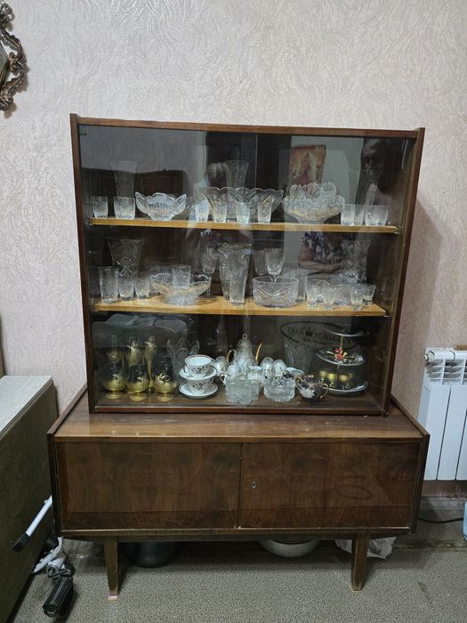Продам сервант срочно