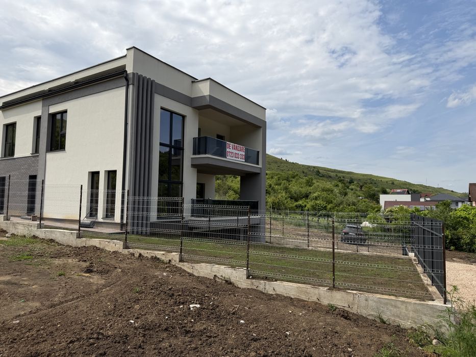 Vand casa cu CF in zona Roata Faget!