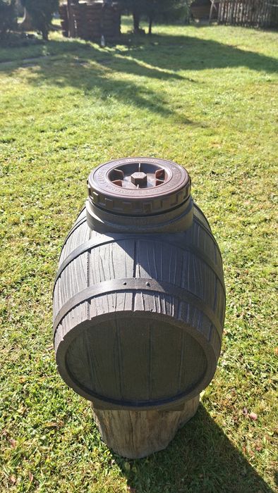 Butoi alimentar din plastic Mantzaris 50L model lemn cu robinet