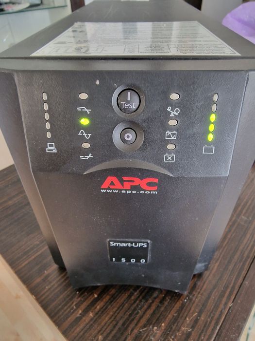 Продавам перфектен UPS APC 1500 SMART