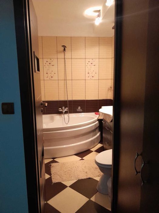 Vînd apartament în Oraș Brezoi, jud Vîlcea 3 camere decomandat .