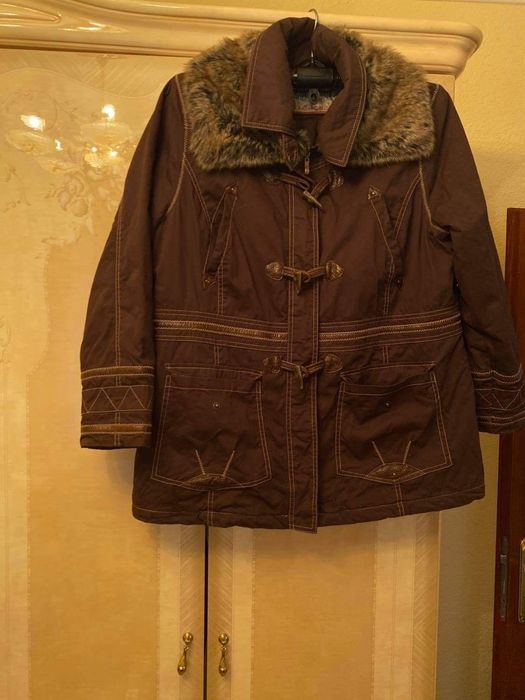 Дамско спортно яке