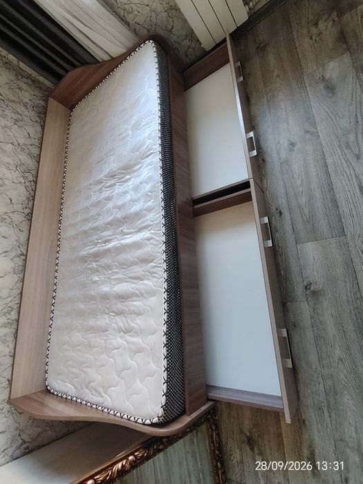 Продам 2 кровати с матрасом