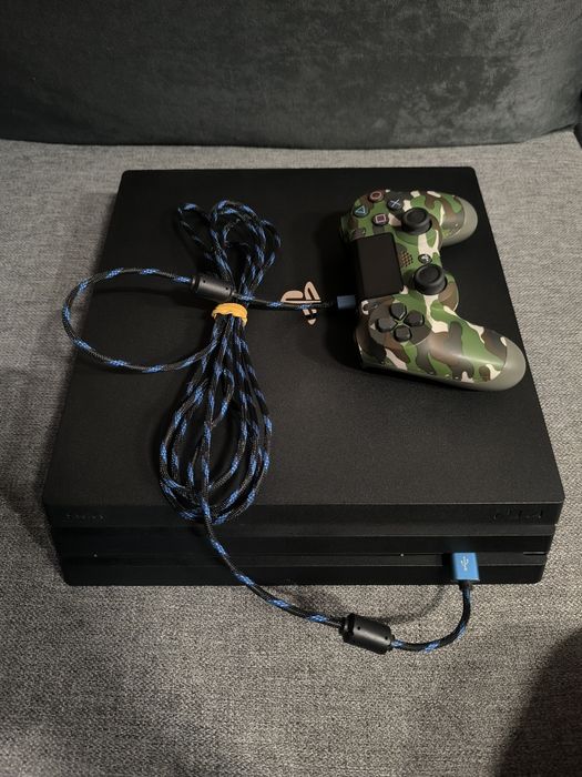 PlayStation 4 Pro 1TB + Charging Station + 2 контролера + 3м кабел